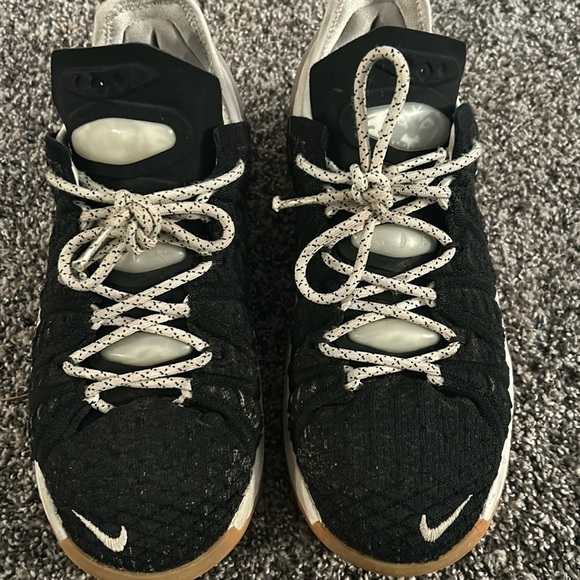 Nike Other - Boys Nike 5.5 Y Sneakers